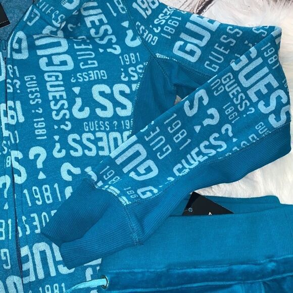 Guess Boot Cut Velour Women’s Sweater Suit - Picture 7 of 10